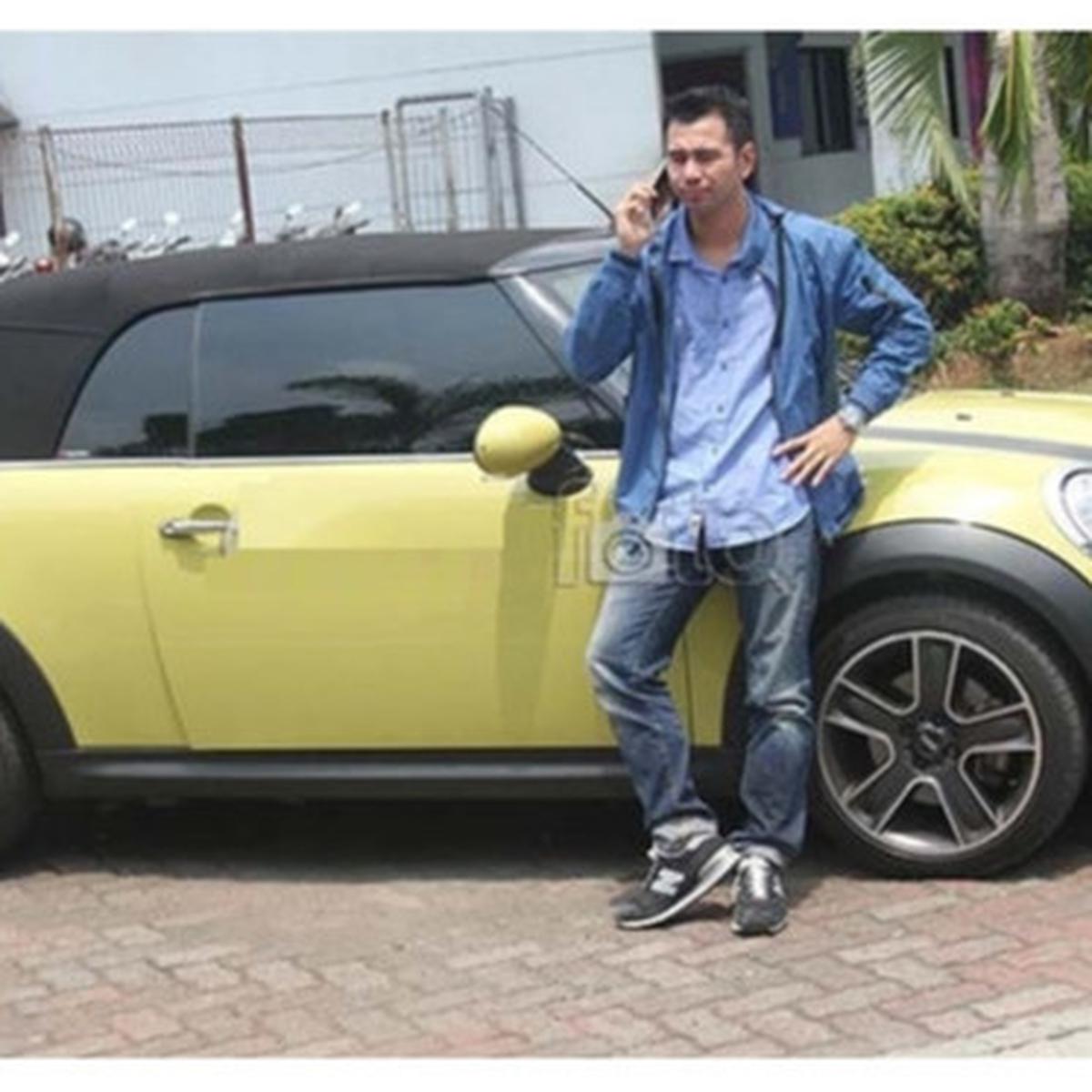 Mobilnya Terbakar, Ini 6 Potret Koleksi Mobil Mewah Raffi Ahmad