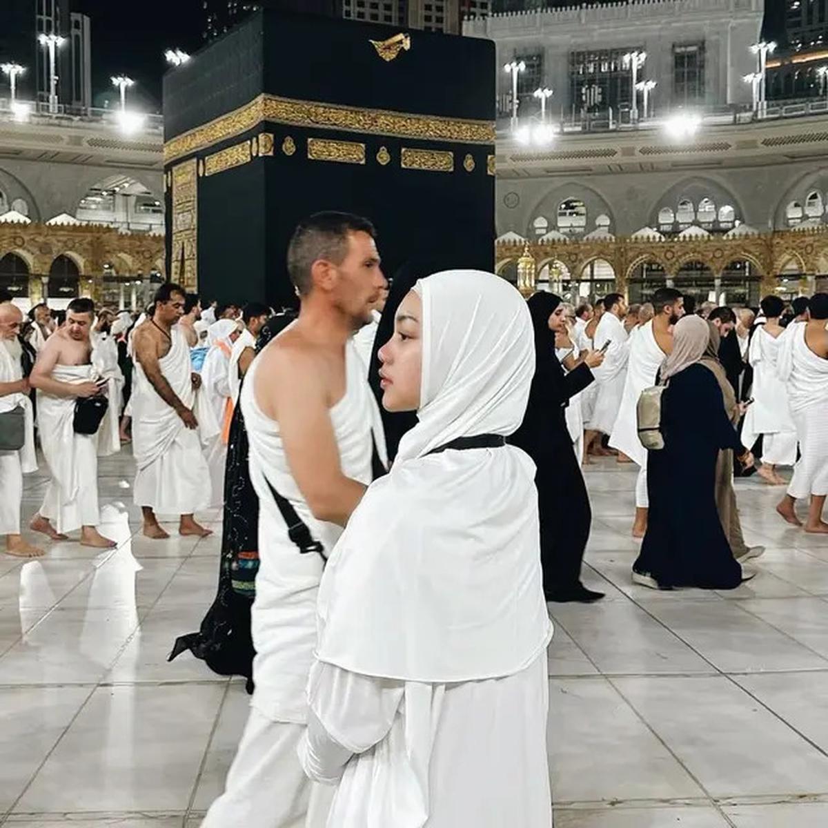 6 Artis Rayakan Tahun Baru 2025 dengan Ibadah Umroh, Liburan di Tanah Suci