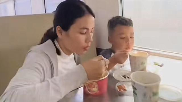 Seorang pejalan membagikan pengalamannya naik kereta api dari Yogyakarta ke Bali