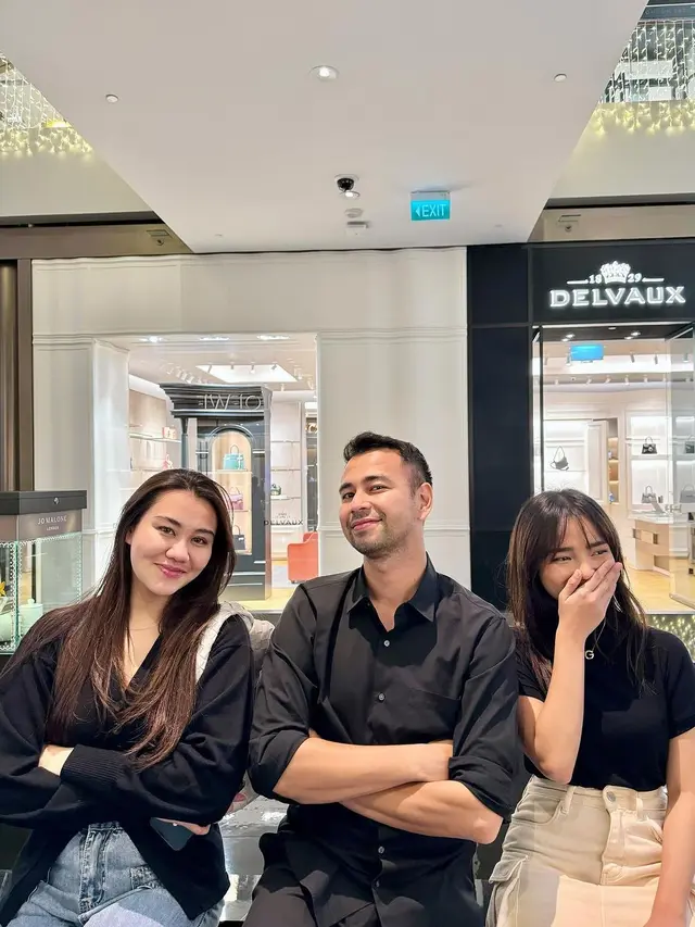 Raffi Ahmad Bareng Fuji dan Aaliyah Massaid