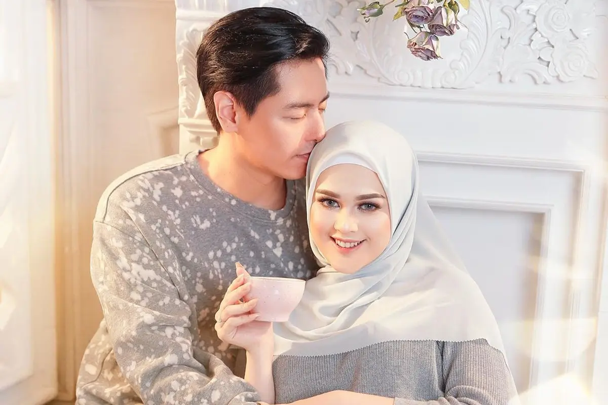 [Fimela] Roger Danuarta dan Cut Meyriska