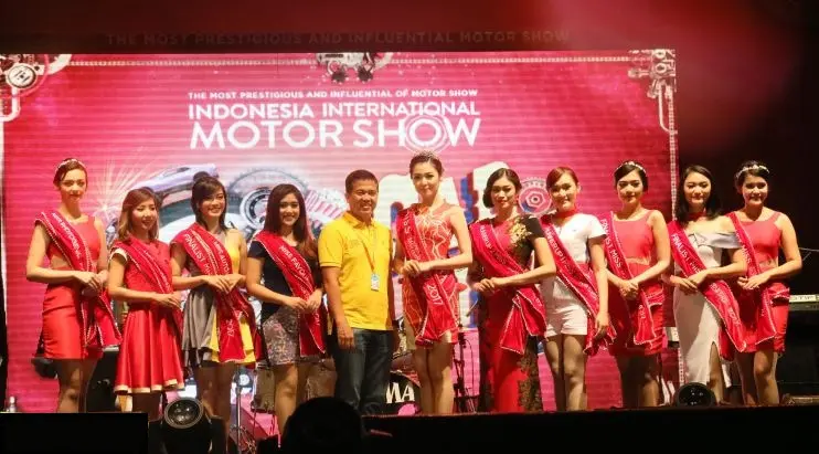 Miss Motor Show 2017 jatuh ke tangan dara cantik bernama, Sheren Marcella dari booth Toyota. (Herdi Muhardi)