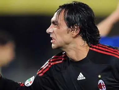 Selebrasi gol bek AC Milan, Alessandro Nesta ke gawang Chievo Verona dalam lanjutan Serie A yang berlangsung di Marcantonio Bentegodi Stadium, 25 Oktober 2009. Milan unggul 2-1. AFP PHOTO / ALBERTO PIZZOLI 