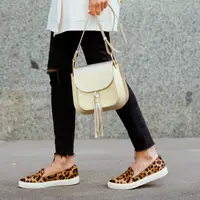 Black denim/jeans hitam. (Foto: shutterstock.com By Sabelnikova Olga)