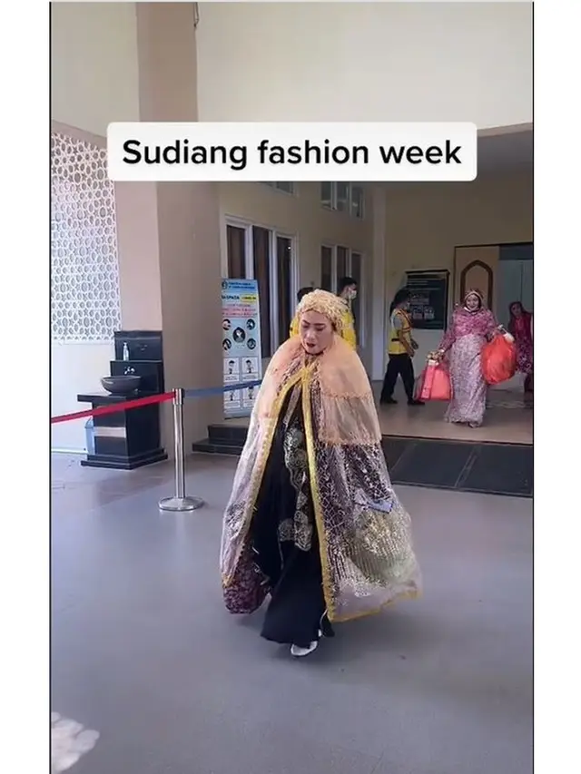 Jemaah Haji Tampil Glamor Bak Peragaan Busana, Ini 7 Potretnya yang Viral