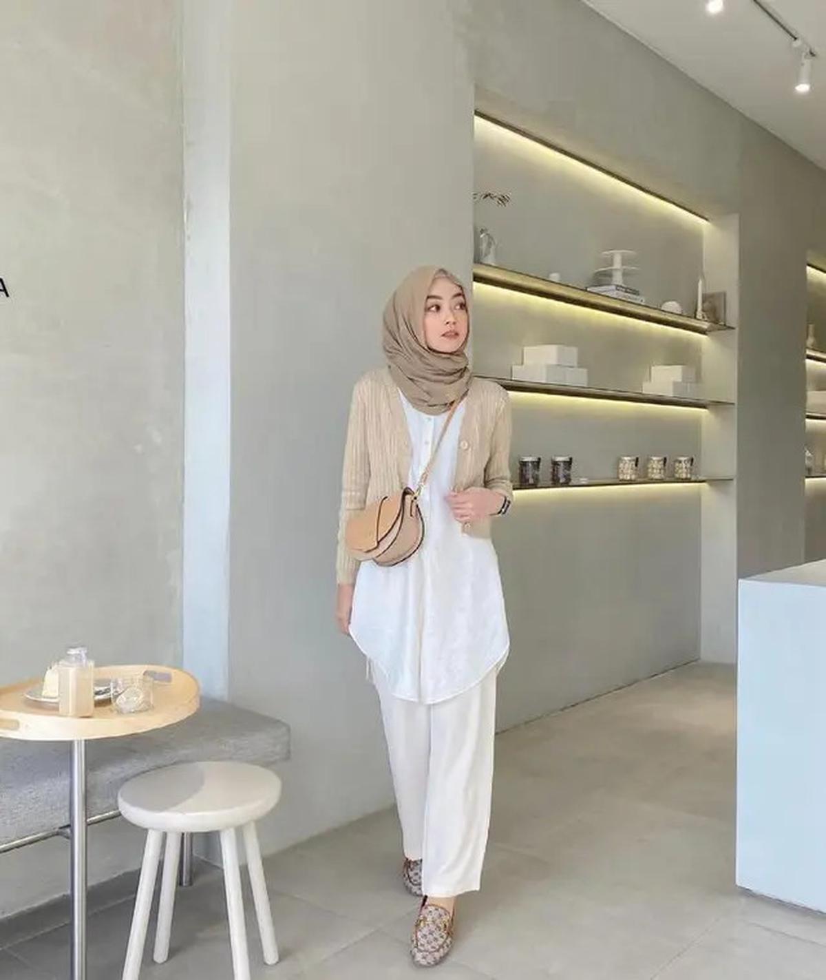 7 Ide Outfit Bukber, Siap Bikin Kamu Tampil Kece saat Bertemu Teman-Teman
