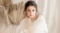 Michelle Ziudith beberapa kali terlihat tampil anggun dengan busana putih di akun Instagramnya. Seperti saat jalani pemotretan ini, ia terlihat begitu memukau dengan balutan dress berwarna putih. Makeup flawless yang digunakan pun tetap membuatnya terlihat menawan.
(Liputan6.com/IG/@michelleziu)