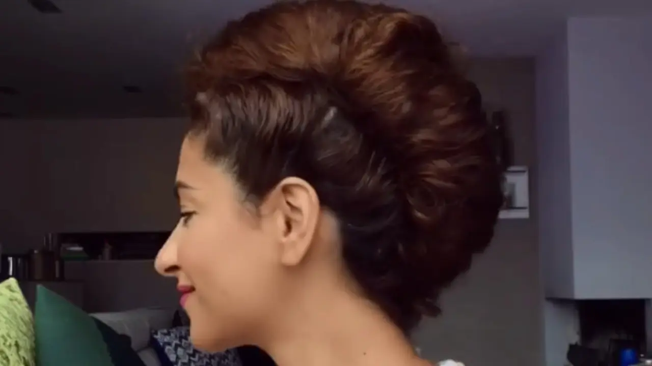 Tampil Beda dengan Gaya Rambut Mohawk Super Kece