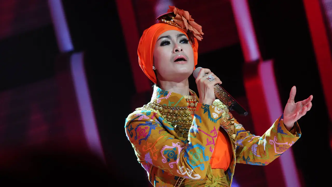 Iis Dahlia Sudah Berhijab?