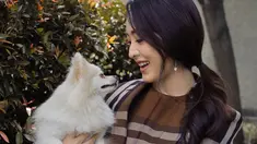 Anjing berbulu putih nan lucu ini merupakan peliharaan Natasha Wilona. Anjing milik Natasha Wilona ini ia dapatkan ketika masih berusia 2 bulan. Meski diberi oleh penggemarnya, Natasha Wilona nampak totalitas dalam mengurus anjingnya. (Liputan6.com/IG/@natashawilona12)