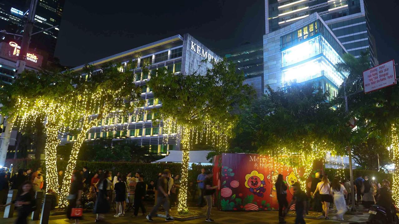 FOTO: Pesona Jakarta Light Festival Hiasi Libur Akhir Tahun