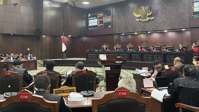 Ahli dari pasangan Anies-Muhaimin memberikan pernyataan dalam sidang PHPU di Gedung Mahkamah Konstitusi (MK), Jakarta Pusat, Senin (1/4/2024).