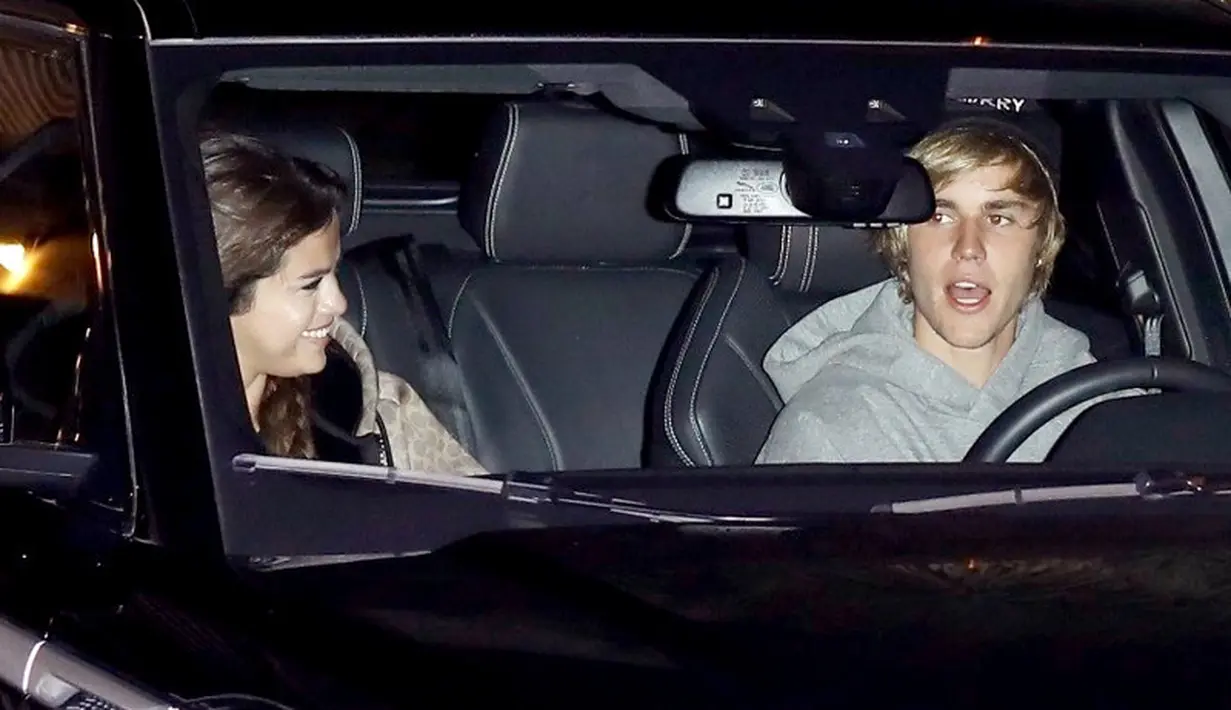 Yang terakhir adalah ketika mereka bersama-sama pergi ke gereja usai berlibur ke Jamaika untuk menghadiri pernikahan ayah Justin. (BACKGRID-USMagazine)