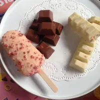 Yuk rasakan sensasi seru es krim dengan rasa mulberry red velvet sambil merayakan hari Valentine. (Foto: Rafinda/Fimela.com)