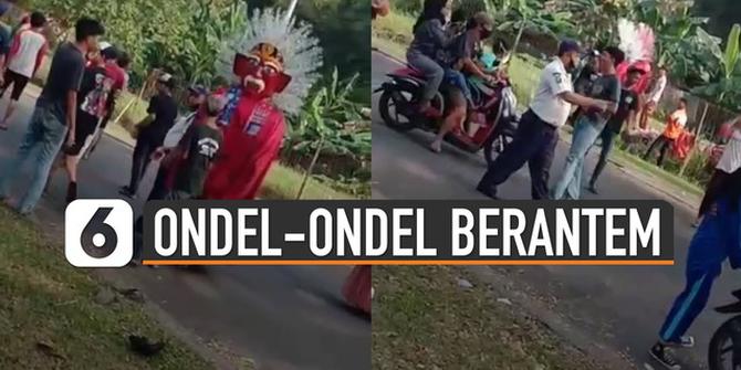 VIDEO: Viral Ondel-Ondel Berantem di Jalan