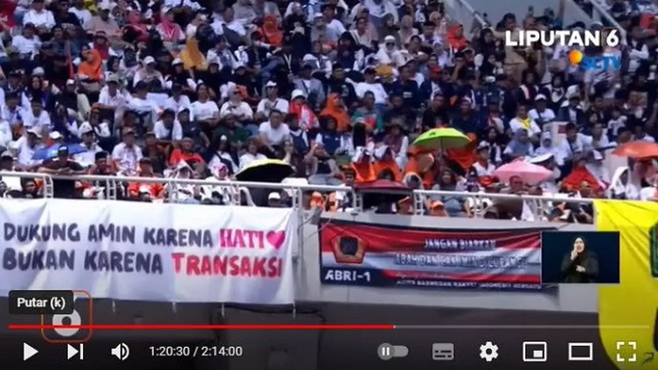 Spanduk dan poster pendukung AMIN Saat Kampanye Akbar di Jakarta International Stadium (JIS). (YouTube Liputan6)