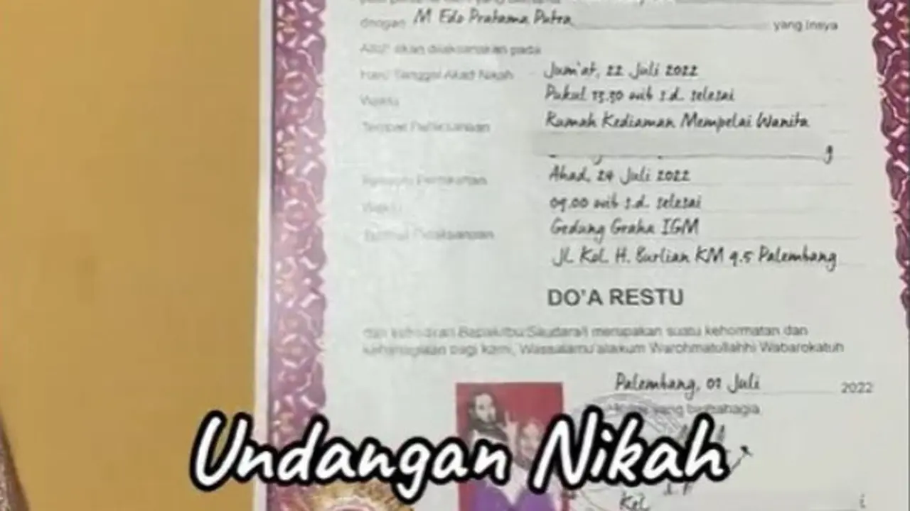 Viral Undangan Pernikahan Mirip Ijazah Sekolah, Warganet Auto Terinspirasi.