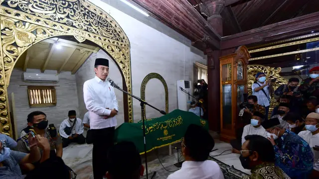 Presiden Jokowi Bertakziah ke Persemayaman Almarhum Buya Syafii Maarif