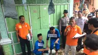 Ada empat TKP yang menjadi tempat rekonstruksi pembunuhan sejoli oleh anggota geng motor Cirebon. (Liputan6.com/Panji Prayitno)