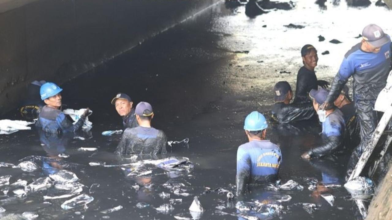 Sudin SDA Intensifkan Pengerukan Saluran Jakarta Barat, Antisipasi Genangan Musim Hujan