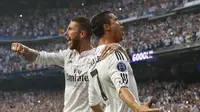 Ronaldo rayakan gol dengan Sergio Ramos (Reuters / Juan Medina)