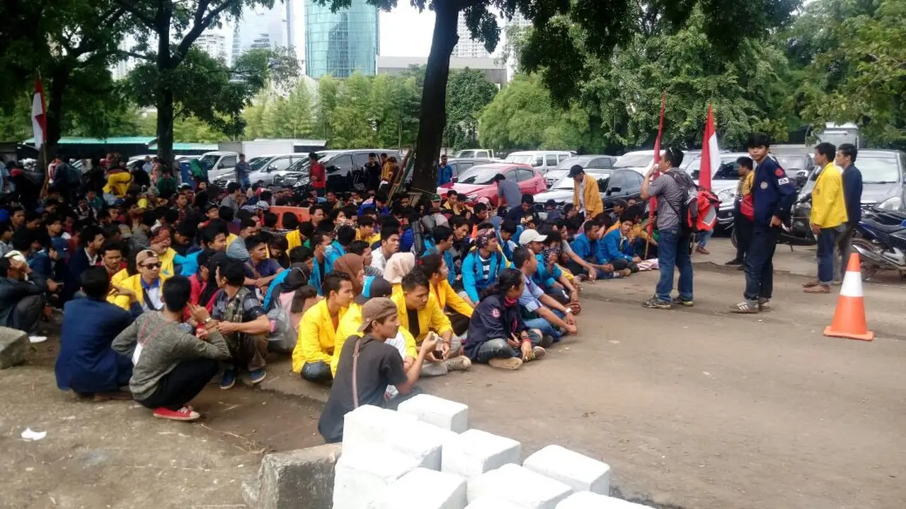 Rumah SBY didemo mahasiswa