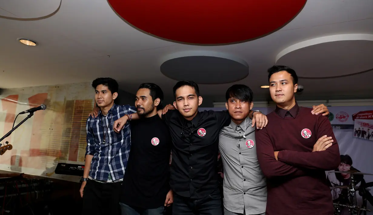 Magic dan Jantung Hatiku, dua lagu lawas itu dimasukkan dengan perubahan aransemen dan gaya bernyanyi. (Andy Masela/Bintang.com)