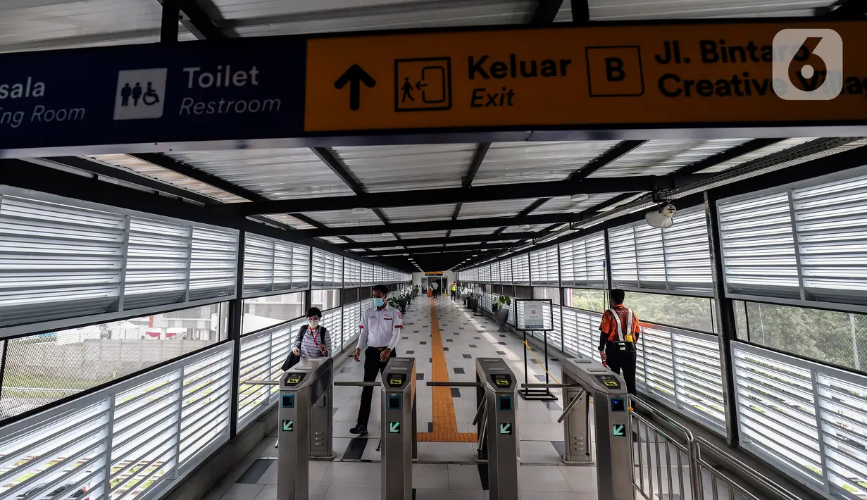 Suasana peningkatan aksesibilitas setelah penataan Stasiun Pondok Ranji, Tangerang Selatan, Banten, Kamis (16/6/2022). Menteri BUMN Erick Thohir menyebut kereta api menjadi tulang punggung transportasi publik dan dalam pembangunan peningkatan ekonomi. (Liputan6.com/Johan Tallo)