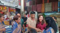 Djarot yang sat ini berstatus sebagai anggota DPR RI dari Dapil Sumut III mengatakan, istrinya, Happy, memiliki banyak teman desainer di Jakarta. Happy juga aktif di Dekranas atau Dewan Kerajinan Nasional.