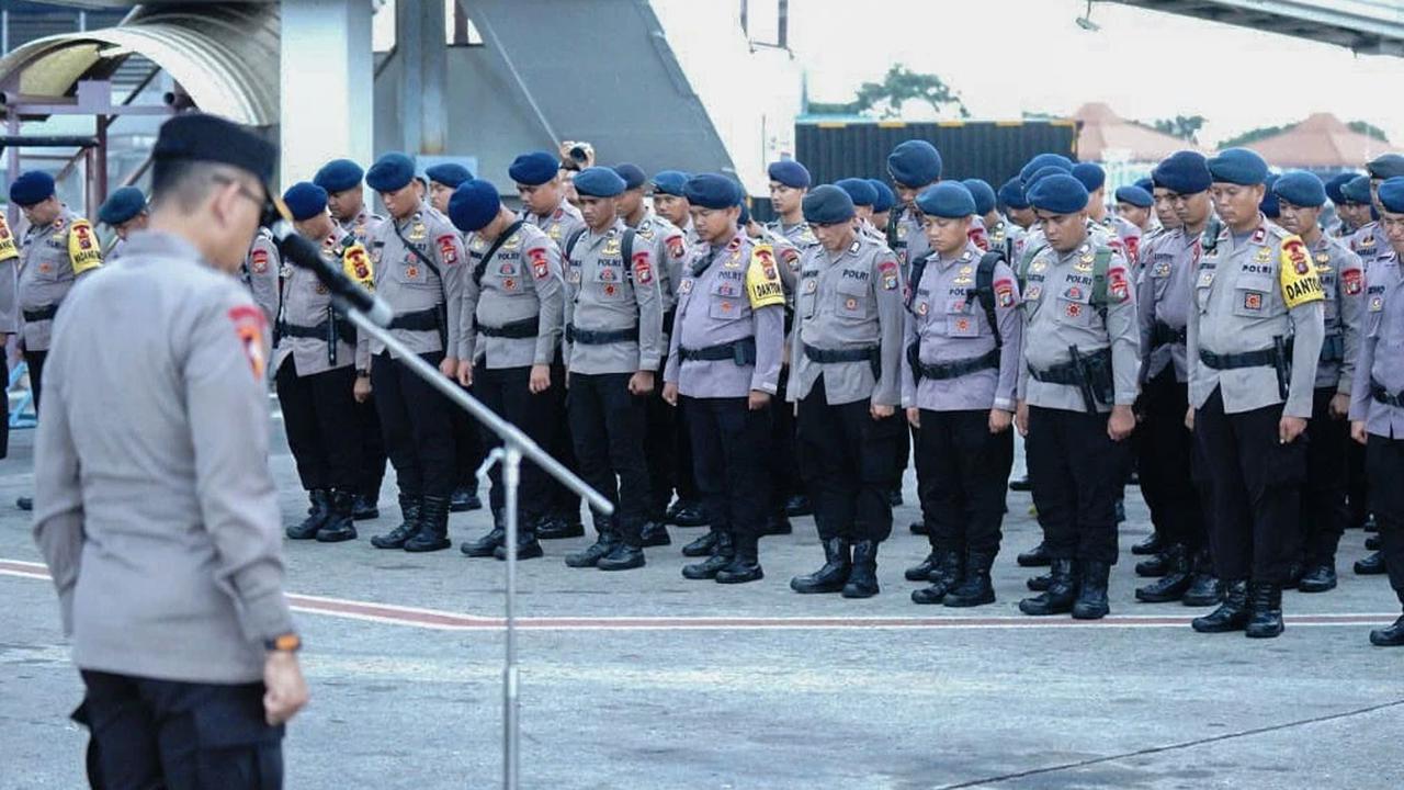 FOTO: Polri Kerahkan Operasi Udara–Laut Besar dan 219 Personel Tambahan untuk Percepatan Penanganan Bencana di Sumatera