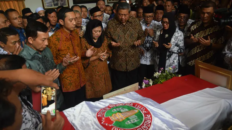 SBY lepas jenazah ketua umum PGRI di Semarang, Jawa Tengah