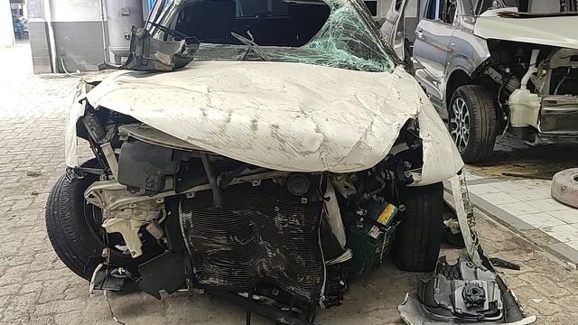 6 Potret Mobil Yang Dikendarai Rendy Kjaernett dan Lady Nayoan Usai Alami Kecelakaan Hingga Terbalik di Tol (Liputan6.com - M Altaf Jauhar)