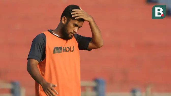    Persik Kediri Dihantam Badai Cedera: Harapan Muncul, Mimpi Buruk Kembali!   Agil Munawar Bangkit, Nuri Fasya Terkapar: Rollercoaster Emosi di Skuad Persik!   Kabar Baik dan Buruk dari Persik: Sembuh Satu, Tumbang Satu!   Persik Kediri: Antara Optimisme Agil dan Kekh
