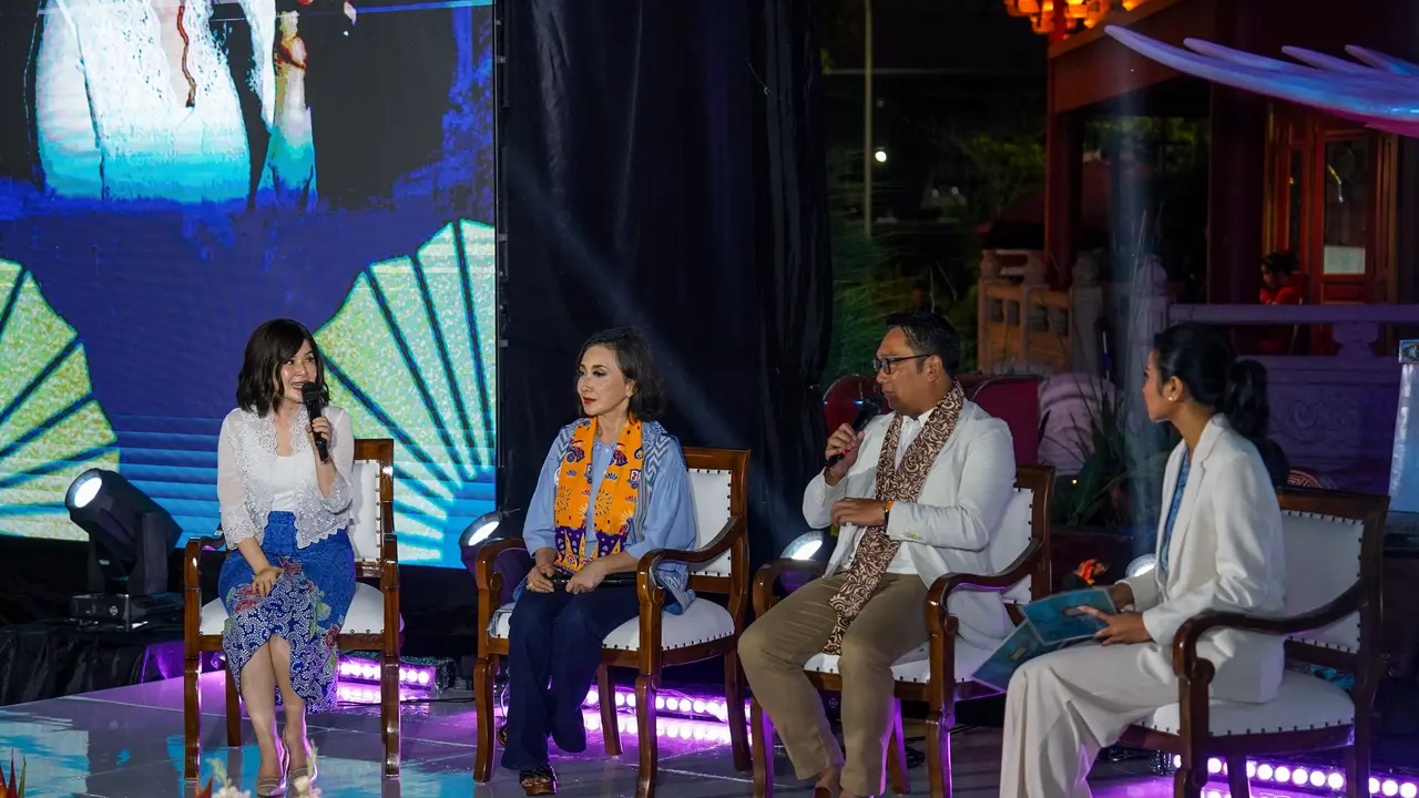 Calon Gubernur atau Cagub Jakarta nomor urut 1 Ridwan Kamil berdialog dengan Komunitas Tionghoa di Pantjoran PIK, Jakarta Utara.