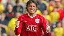 Heinze membela panji PSG pada tahun 2001 dan berhasil membuat 100 caps bersama tim Paris tersebut. Kemudian berpindah ke Man United tiga tahun berselang dengan mahar 6,9 juta euro. (AFP/Carl De Souza)