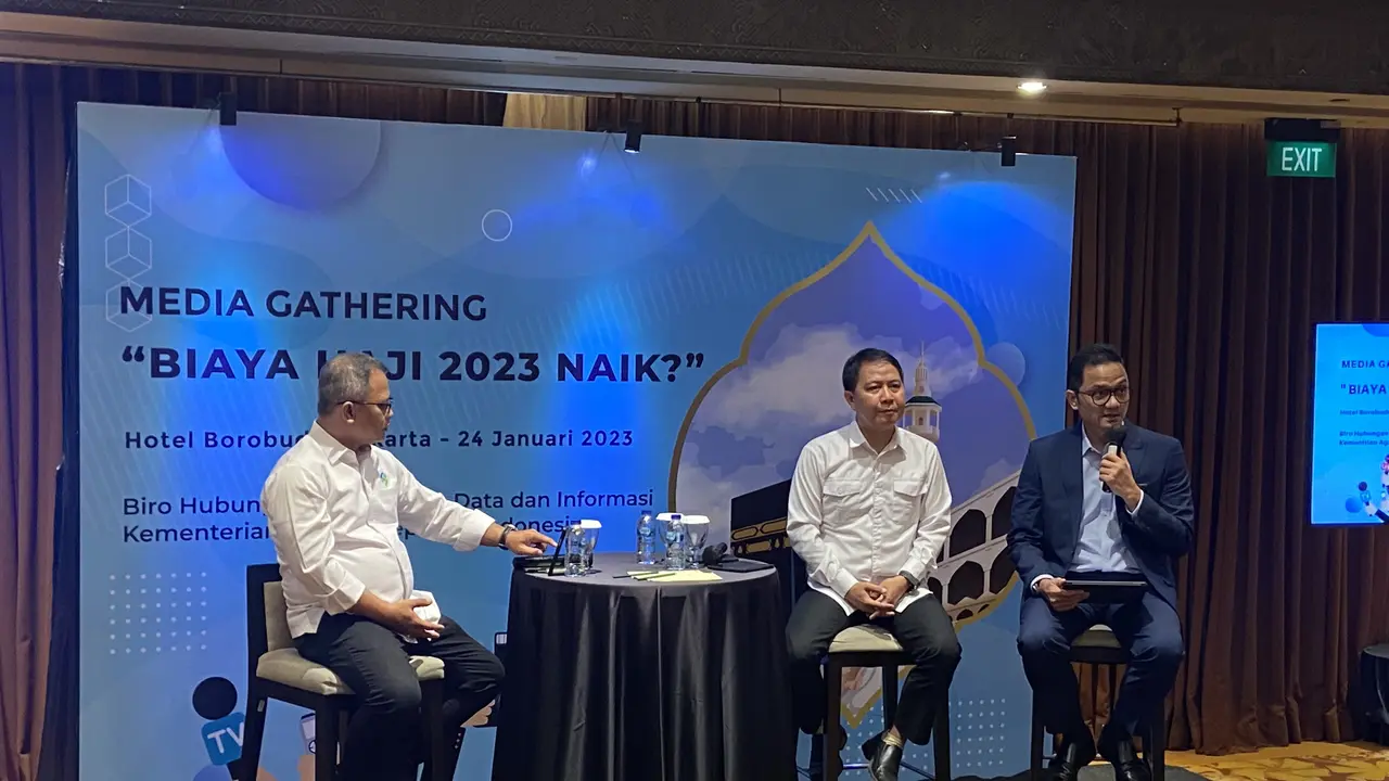 Dirjen Penyelenggaraan Haji dan Umrah, Hilman Latief berbicara dalam diskusi bertema Biaya Haji 2023 Naik? di Hotel Borobudur Jakarta, Selasa (24/1/2023).