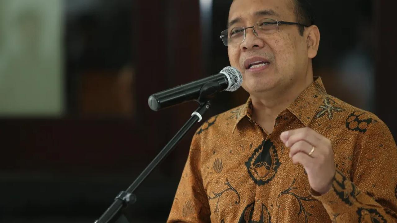 Pratikno memastikan salinan surat berisi daftar menteri yang direshuffle itu hoaks. Praktikno menegaskan, belum ada rencana reshuffle dalam waktu dekat. Kabar tersebut menjadi bukti hoaks perlu diwaspadai.