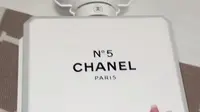 Chanel ditertawakan menjual kalender advent karena isinya tak sebanding dengan harganya (dok.Instagram/@elise_harmon/https://www.instagram.com/p/CXBvPPDF35p/Komarudin)