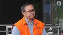 Bupati Pakpak Bharat Remigo Yolanda Berutu tiba di Gedung KPK, Jakarta, Rabu (16/1). remigo diperiksa terkait dugaan suap sejumlah proyek infrastruktur di Dinas PUPR Pakpak Bharat. (Merdeka.com/Dwi Narwoko)