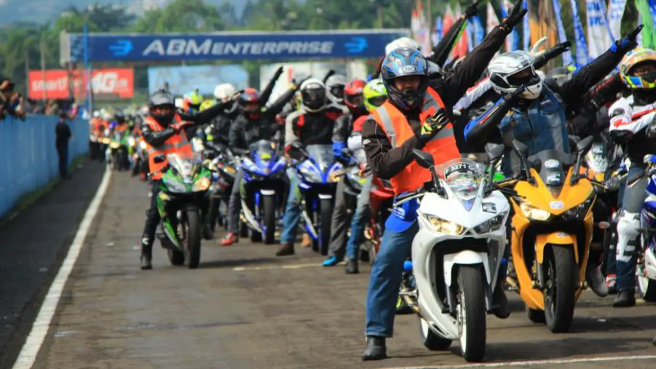 R-Series Yamaha Geruduk Sentul, Ini yang Mereka Lakukan
