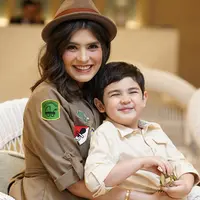 Carisa Putri bersama anaknya. (Instagram/carissa_puteri)