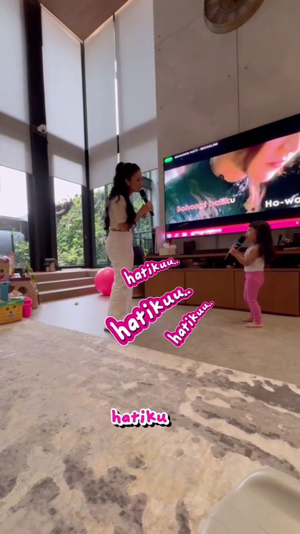 Momen Ameena Anak Atta dan Aurel Karaokean Bareng Kris Dayanti, Guru Vokalnya Langsung Diva Indonesia