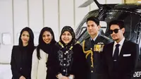 Pangeran Abdul Mateen, putra Sultan Brunei Darussalam Hassanal Bolkiah bersama dengan ibu dan kakak-kakaknya. (Foto: Instagram/@tmski)