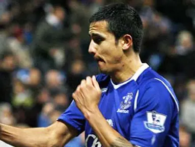 Everton&#039;s Australian Midfielder Tim Cahill celebrates scoring a goal during their Premier League match against Manchester City at the City of Manchester Stadium on December 13, 2008. AFP PHOTO/Glyn Kirk