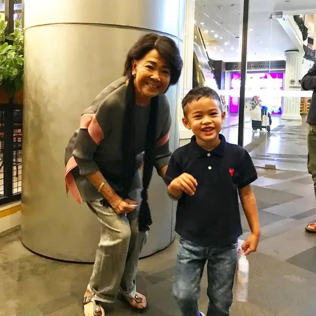 Potret kenangan Rima Melati bersama rekan artis dan keluarga (Foto: Instagram @marisa_tumbuan)
