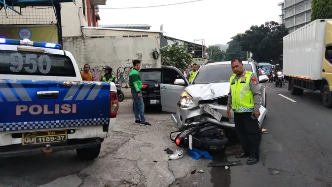 Kecelakaan Adu Banteng Motor dan Mobil di Depok, 1 Orang Tewas