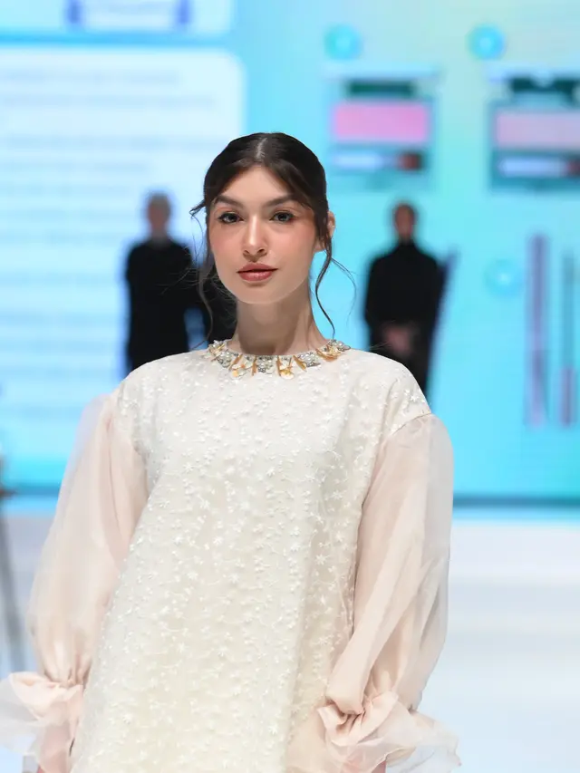 5 Tren Makeup di Indonesia Fashion Week 2023, Riasan ala Korea hingga Soft Glam
