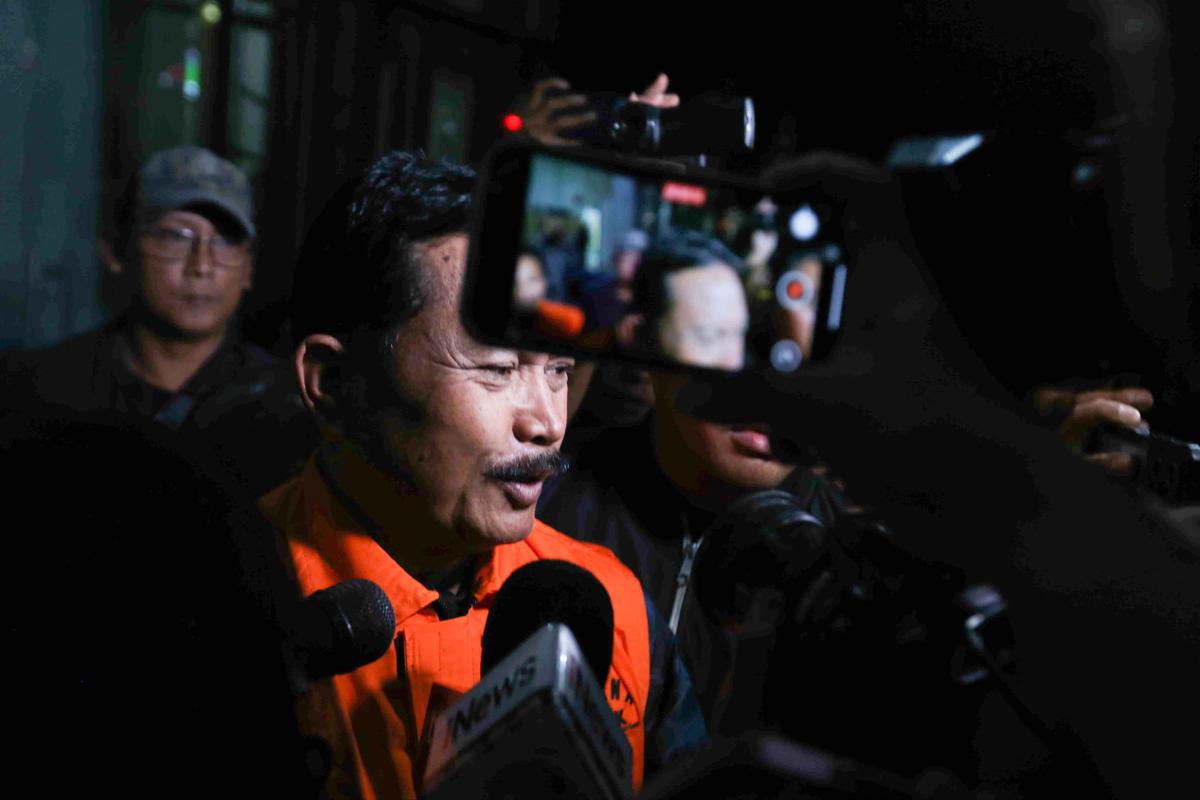 FOTO: KPK Tahan Wali Kota Madiun Maidi Terkait Dugaan Korupsi Dana CSR