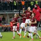 Pemain AC Milan merayakan kemenangan atas tamunya, Sampdoria dalam lanjutan pertandingan Serie A di San Siro, Minggu (18/2). AC Milan menundukkan tamunya Sampdoria dengan skor tipis 1-0. (AP/Antonio Calanni)