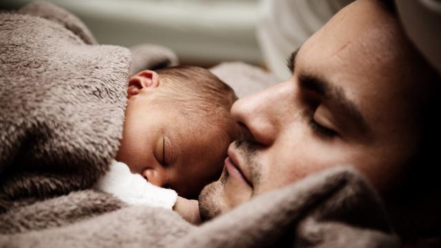 7 Arti Mimpi Menggendong Bayi Laki-laki, Berhubungan dengan Rezeki